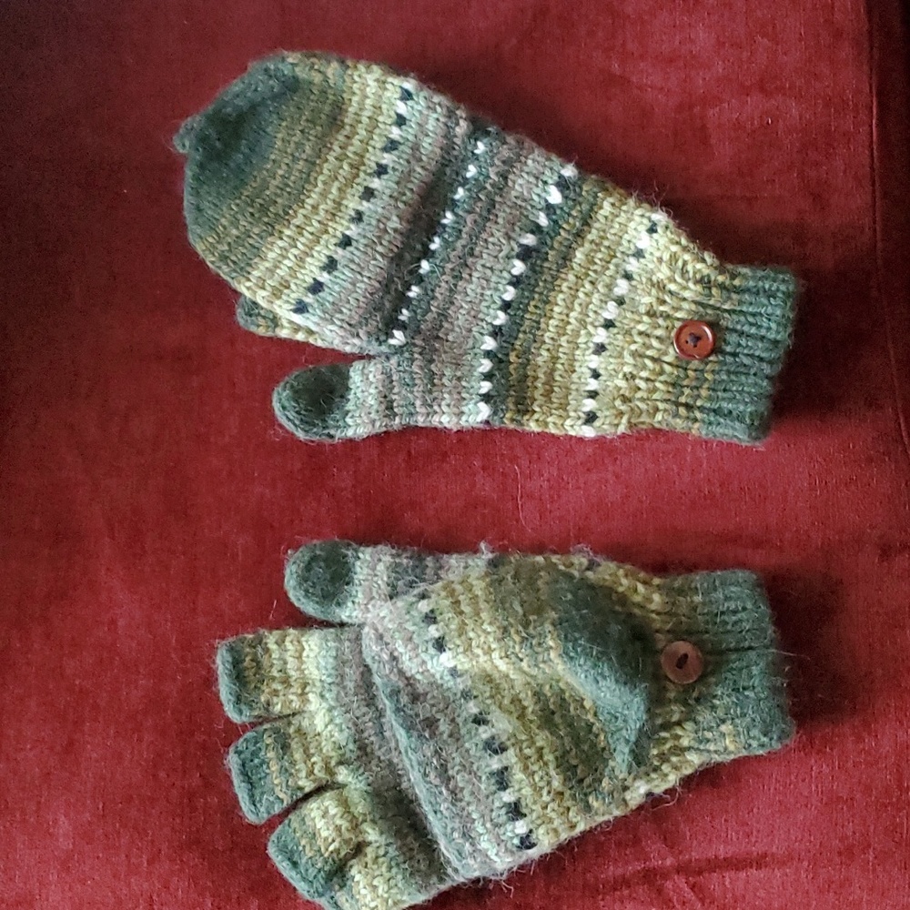 Womens medium gloves